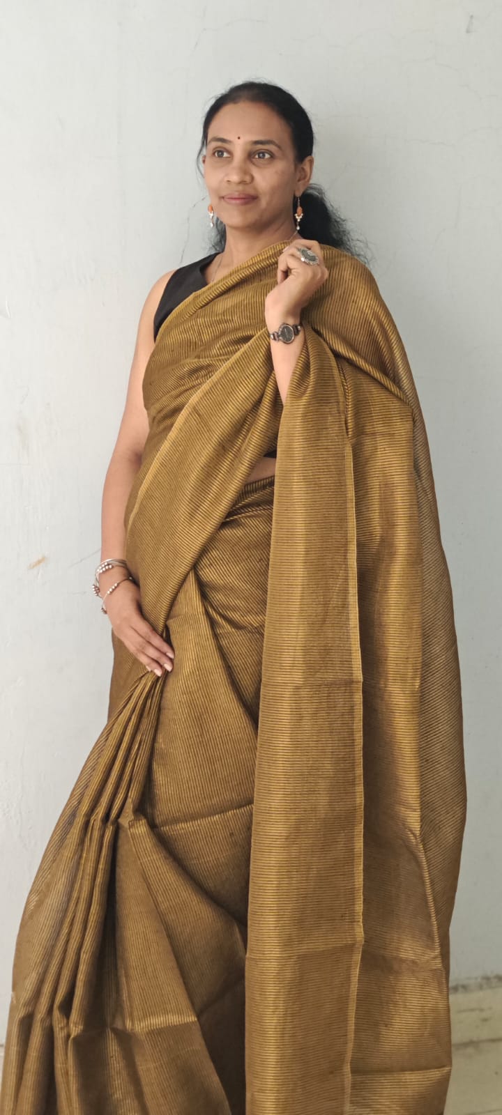 Handwoven Linen Zari Saree
