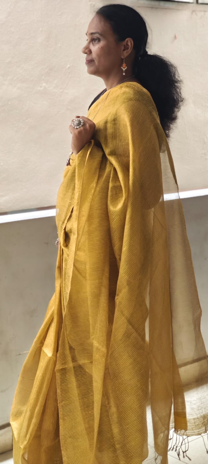 Handwoven Linen Zari Saree