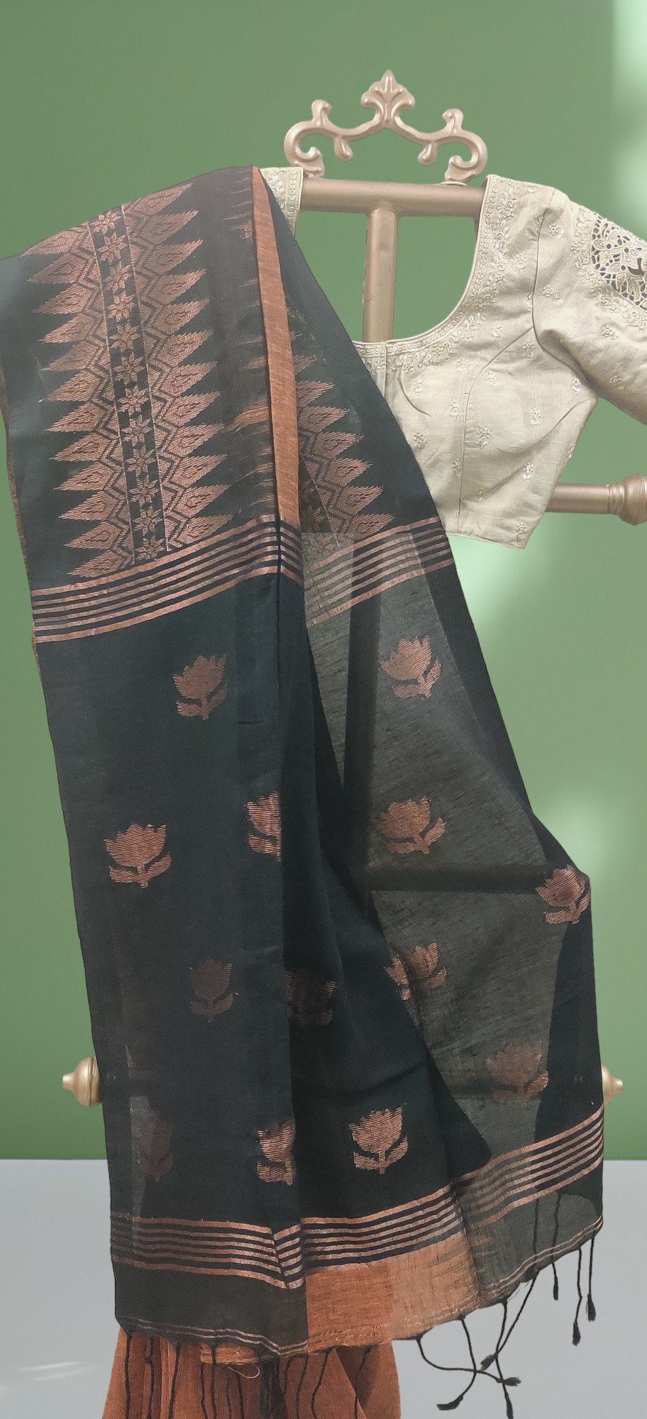 Rust black handwoven Lenin saree with lotus design pallu