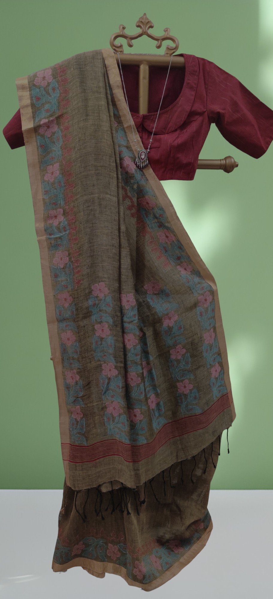 Hand Woven Lenin Jamdani Saree