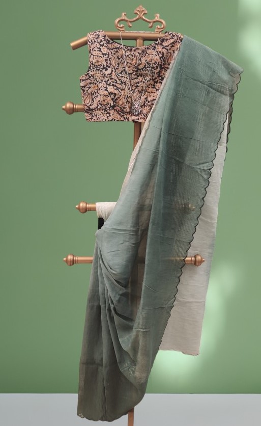 Mul Cotton saree with Zari stripes and scalloped edges