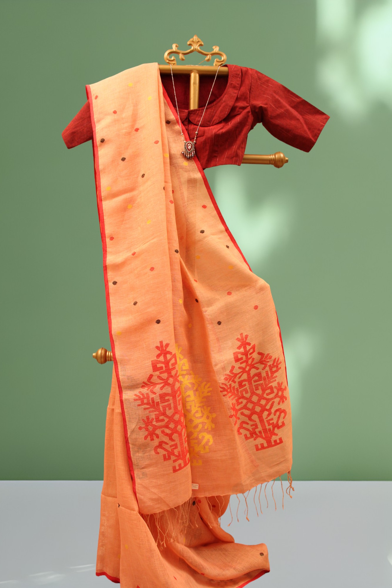 Hand woven Lenin jamdani saree