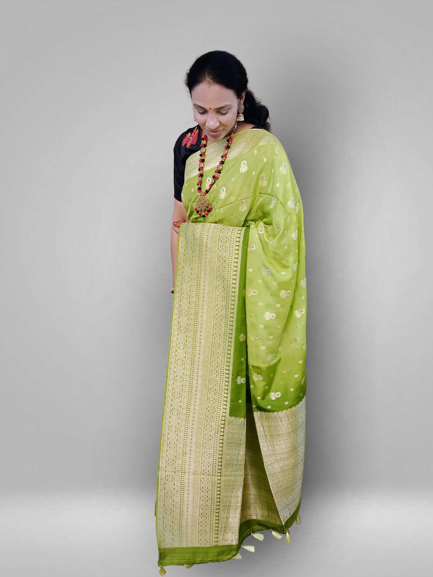 soft munga crepe double shaded saree