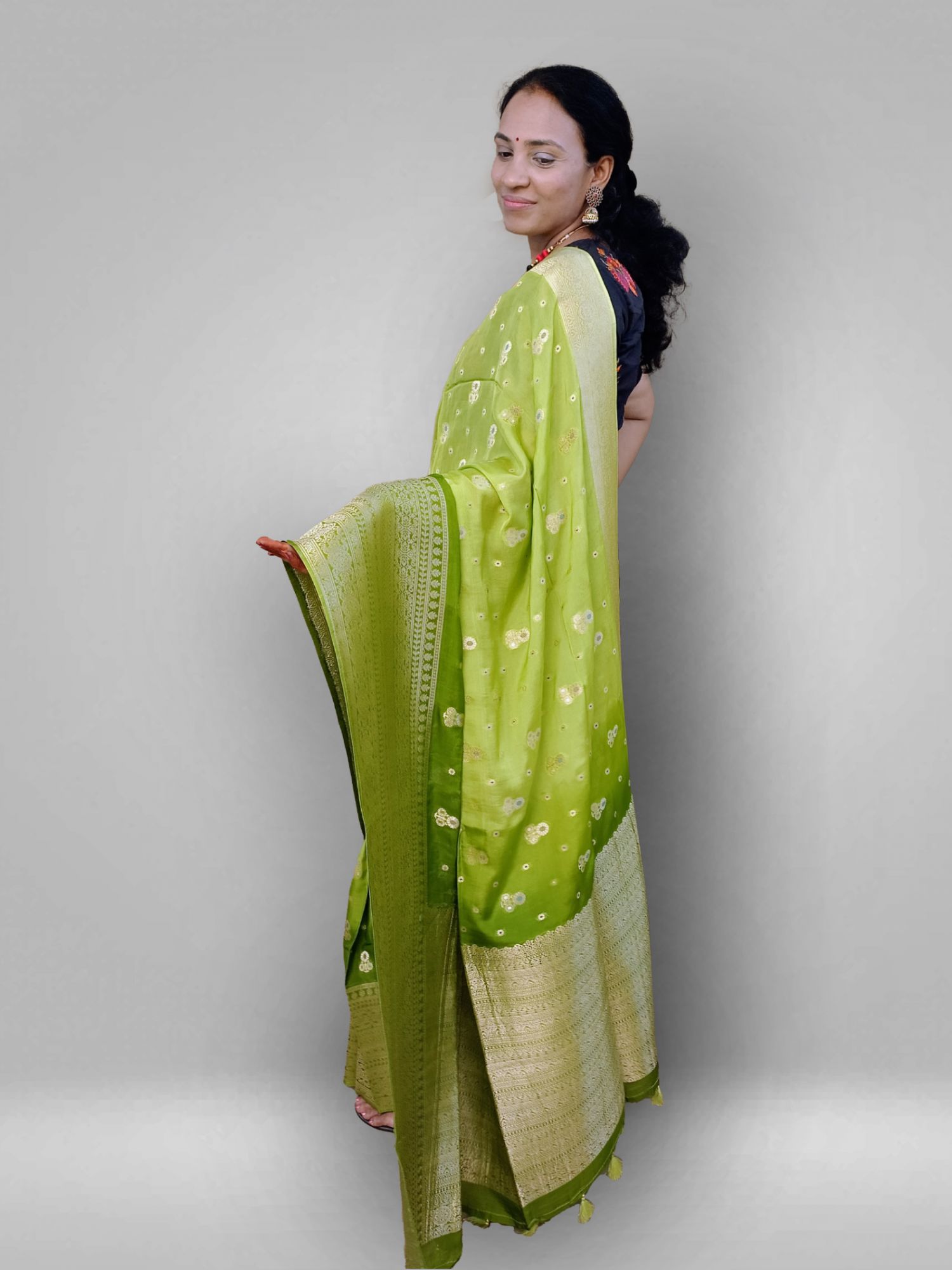 soft munga crepe double shaded saree