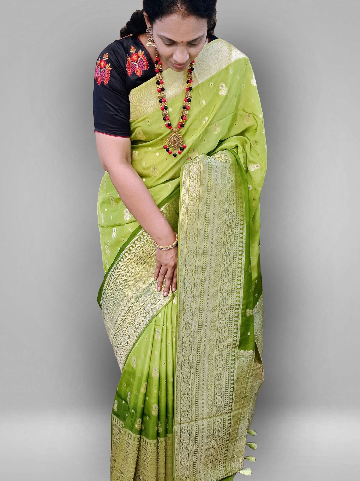 soft munga crepe double shaded saree