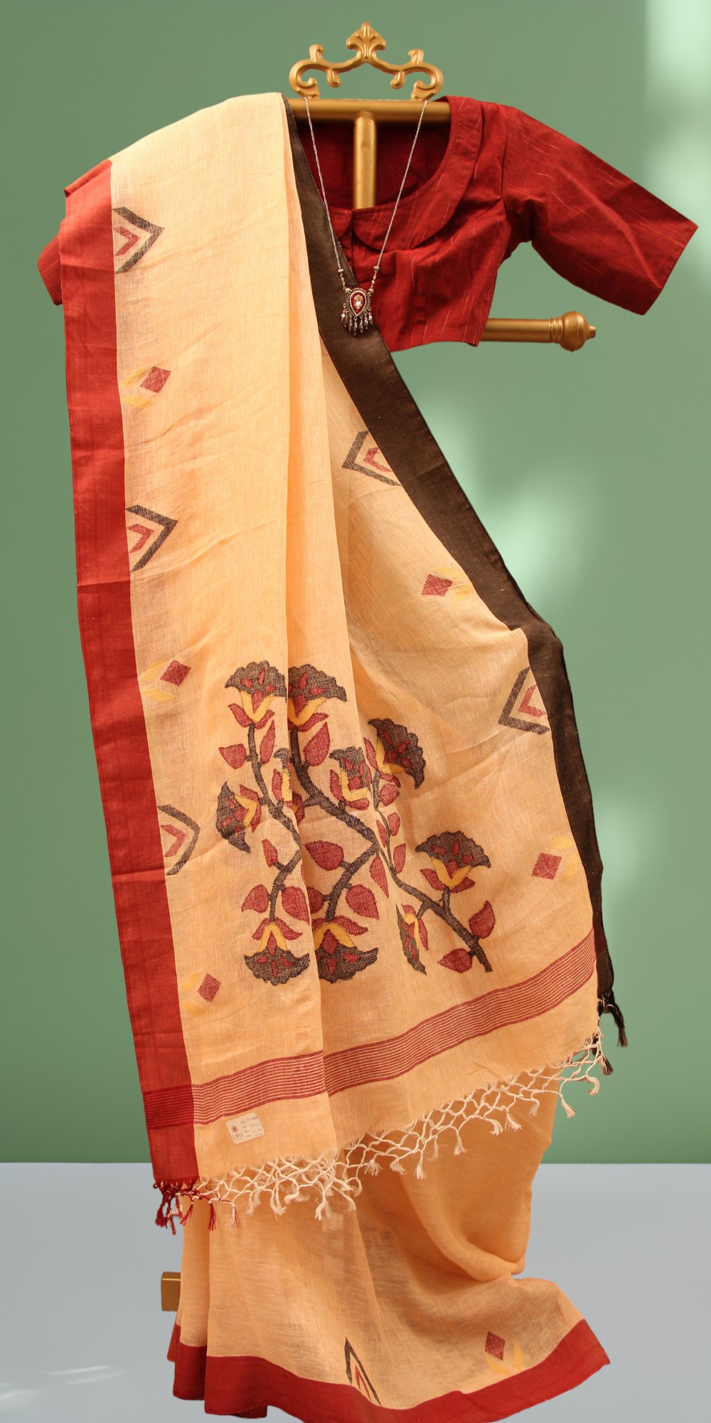Handwoven Lenin jamdani saree