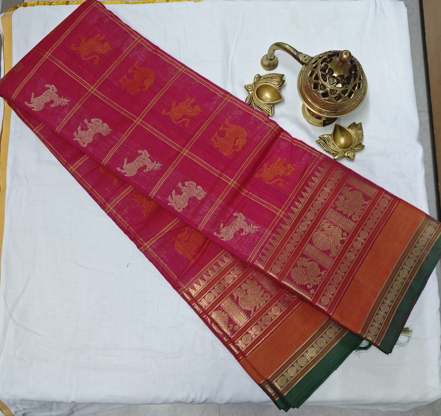 Handloom 1000 Butta Kanchi Cotton Saree with zari Boarder Pallu
