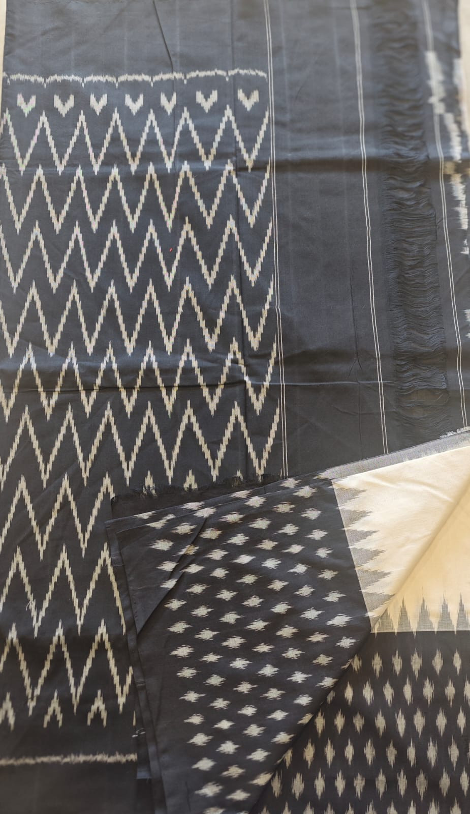 Handwoven Ikkat Pochampally Cotton Saree