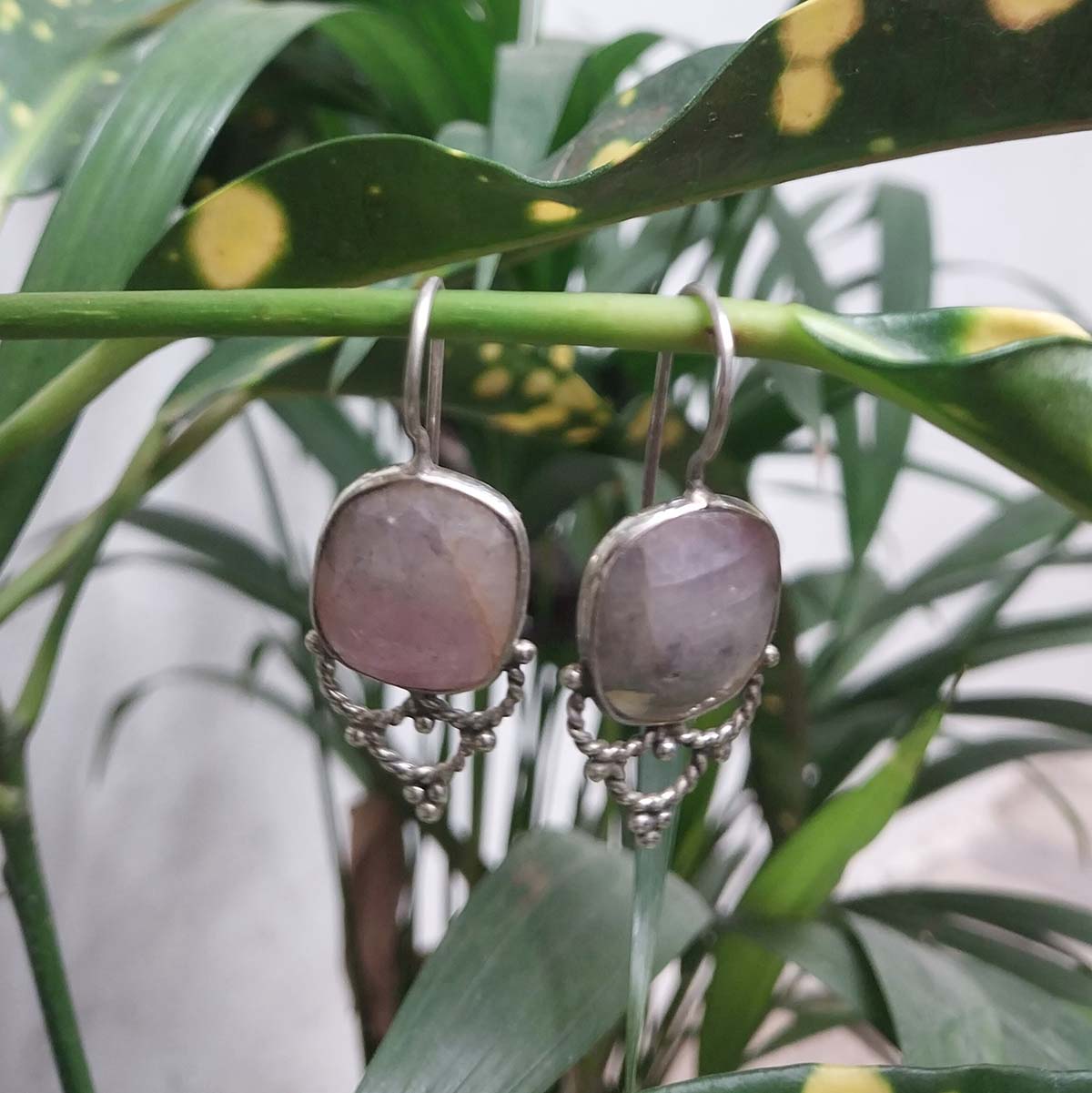 Vatave 925 Silver Earring WIth Light Pink Color Gemstone