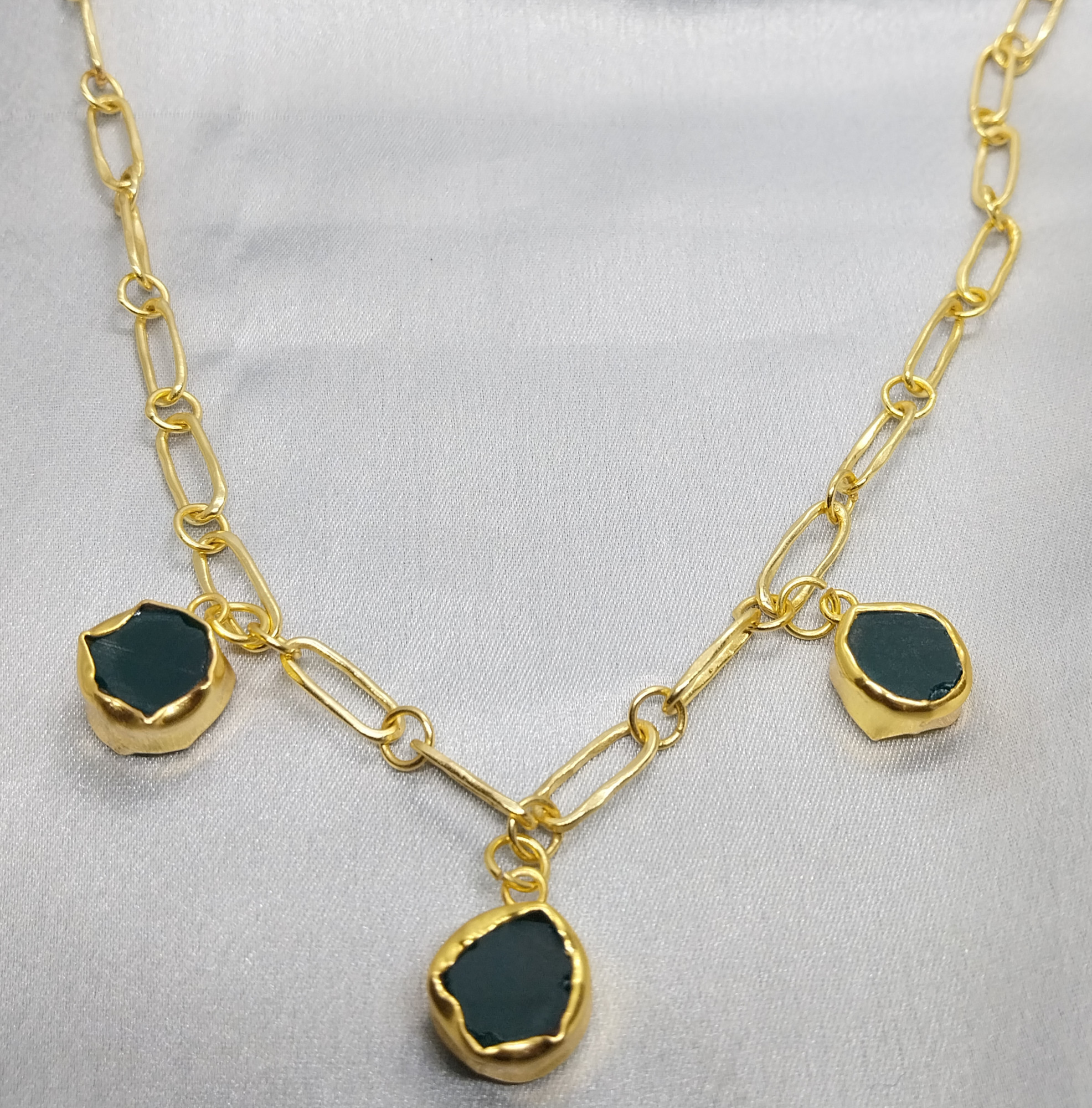 VATAVE 22k GOLD PLATED BRASS NECKLACE WITH MULTI ROUGH GREEN ONYX GEMSTONES FOR GIRLS AND WOMEN