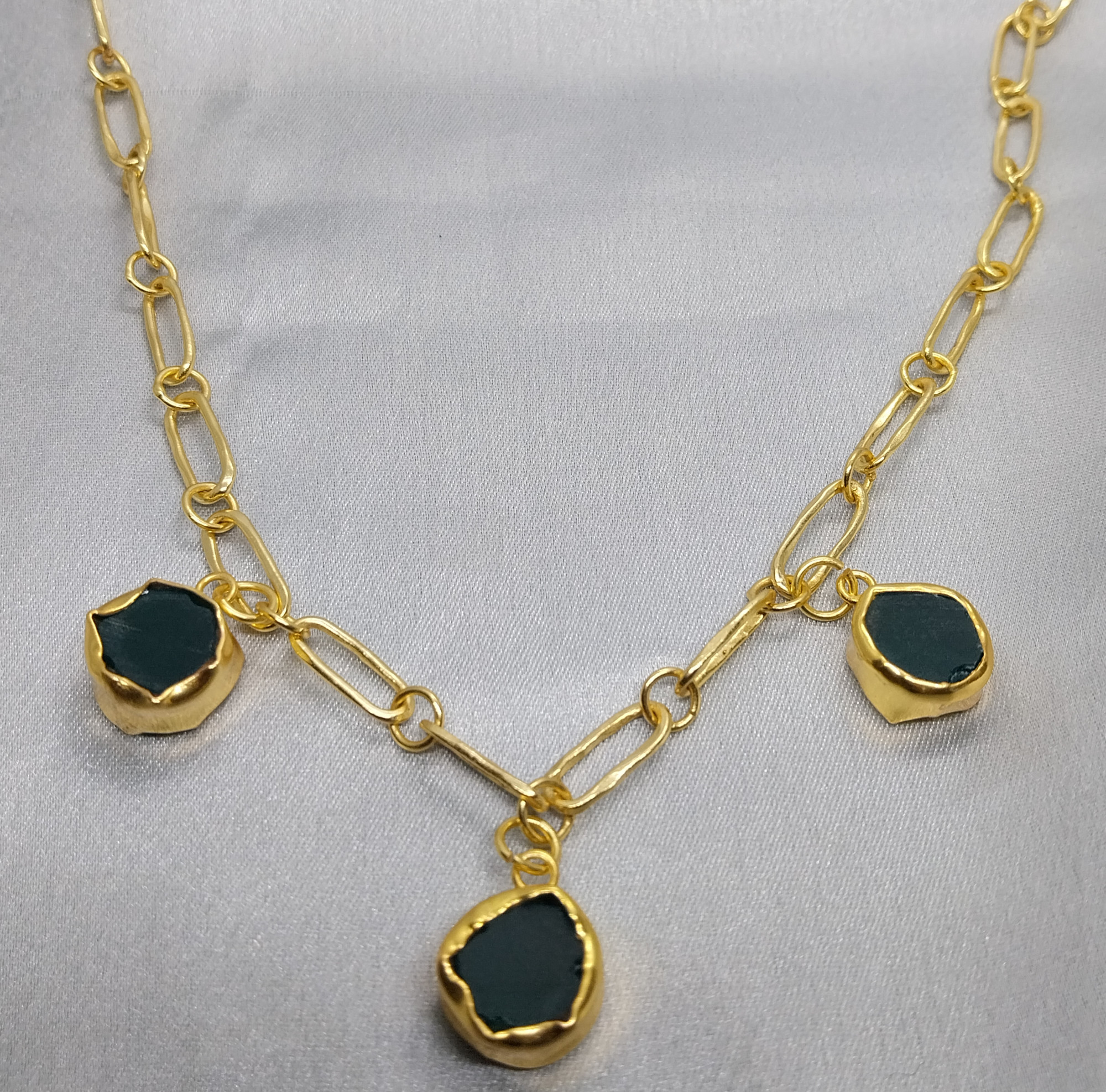 VATAVE 22k GOLD PLATED BRASS NECKLACE WITH MULTI ROUGH GREEN ONYX GEMSTONES FOR GIRLS AND WOMEN
