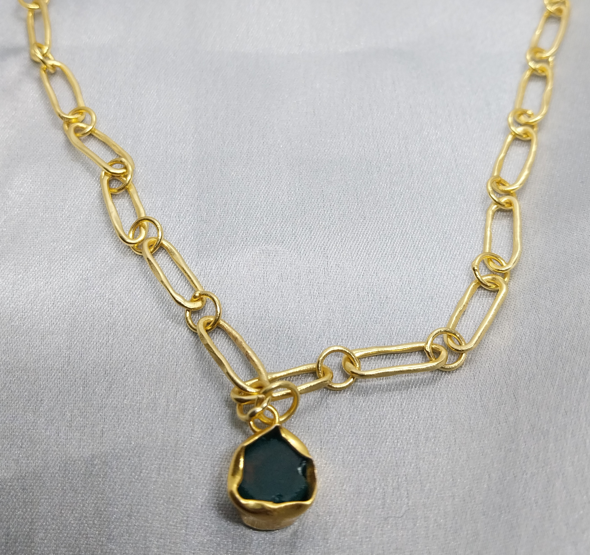 VATAVE 22k GOLD PLATED BRASS NECKLACE WITH GREEN ONYX GEMSTONE FOR GIRLS AND WOMEN