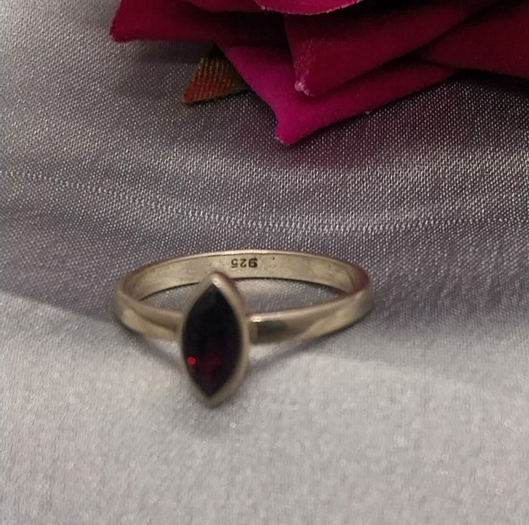 VATAVE 925 SILVER RING WITH GARNET GENSTONE FOR GIRLS AND WOMEN
