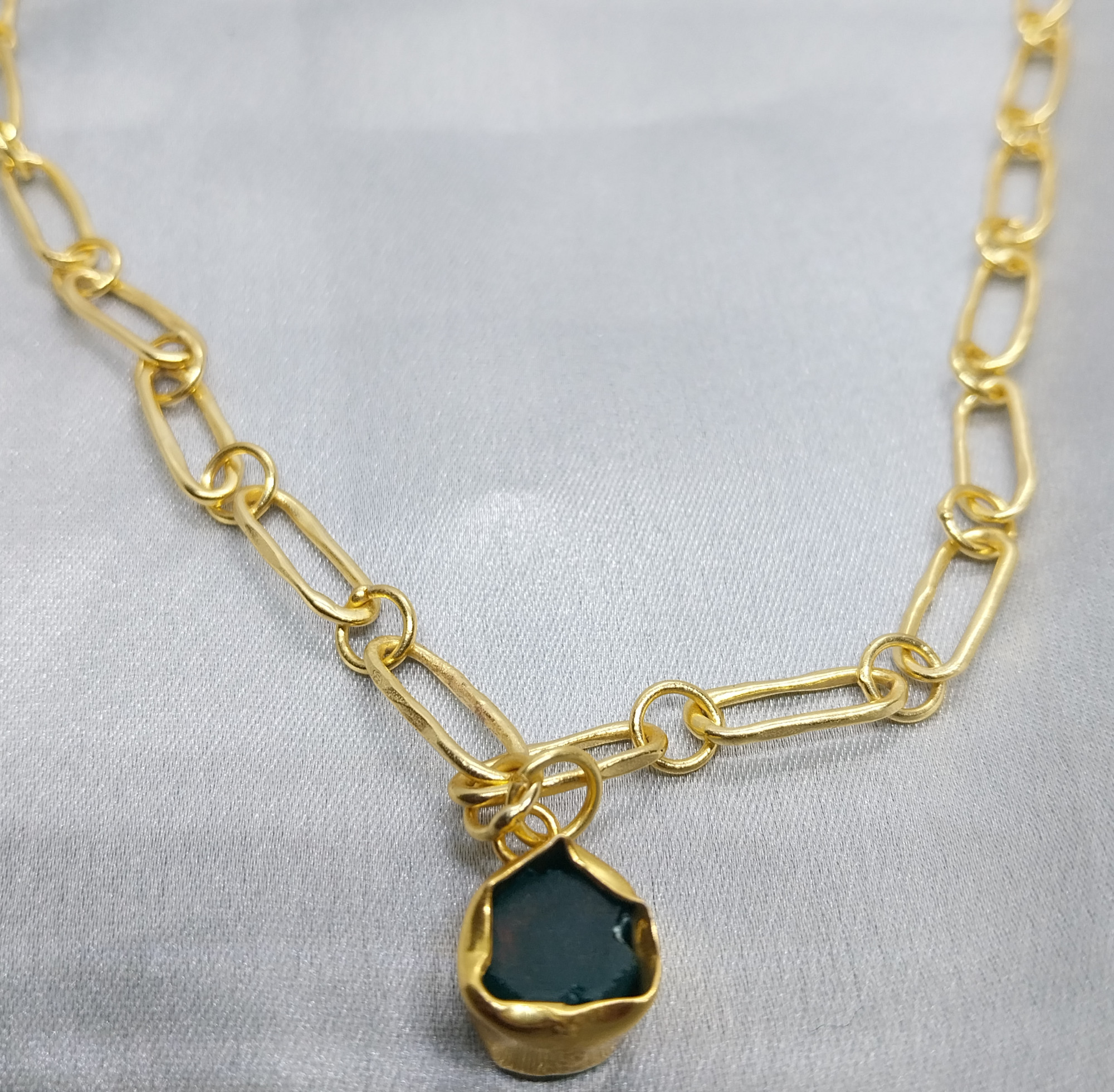 VATAVE 22k GOLD PLATED BRASS NECKLACE WITH GREEN ONYX GEMSTONE FOR GIRLS AND WOMEN