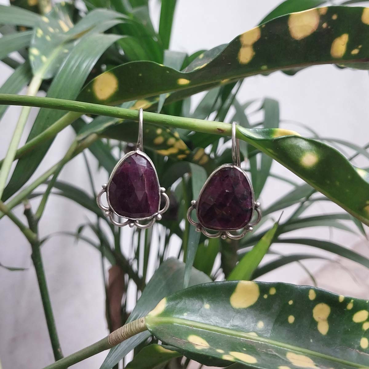 Vatave 925 Silver Earring With Pear Shape Gemstones