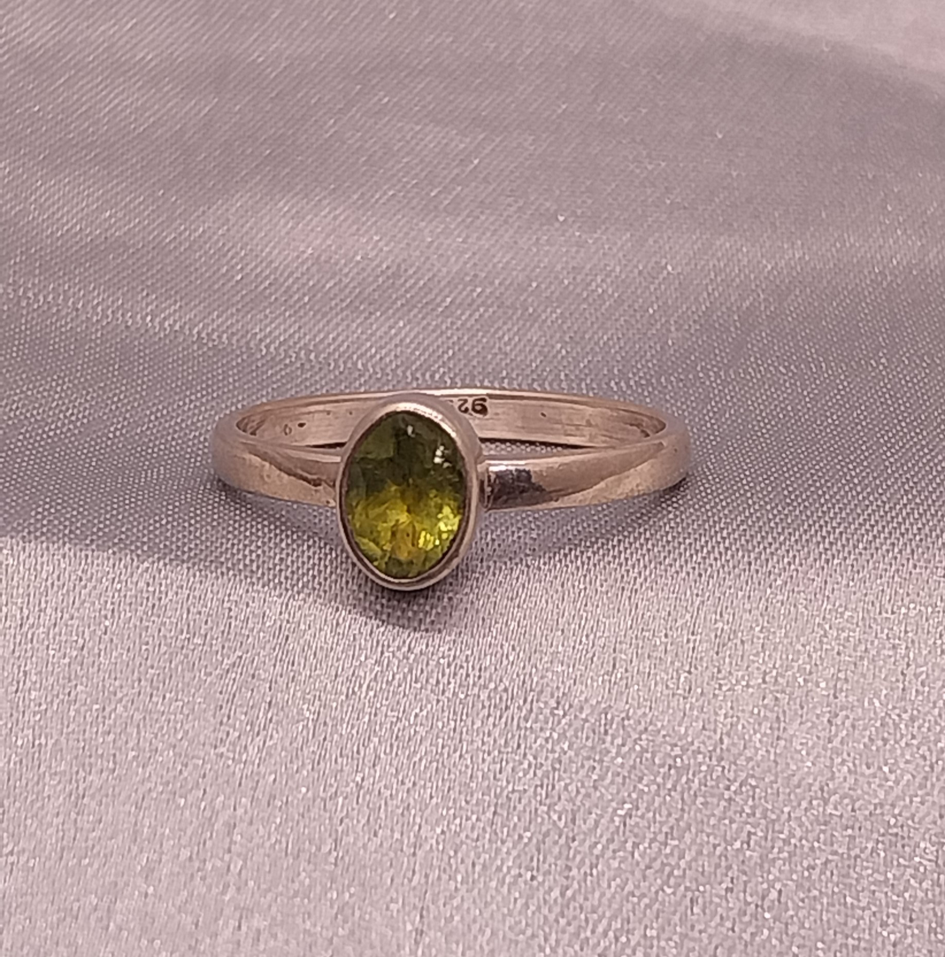 VATAVE 925 SILVER RING WITH PERIDOT GEMSTONE FORGIRLS AND WOMEN
