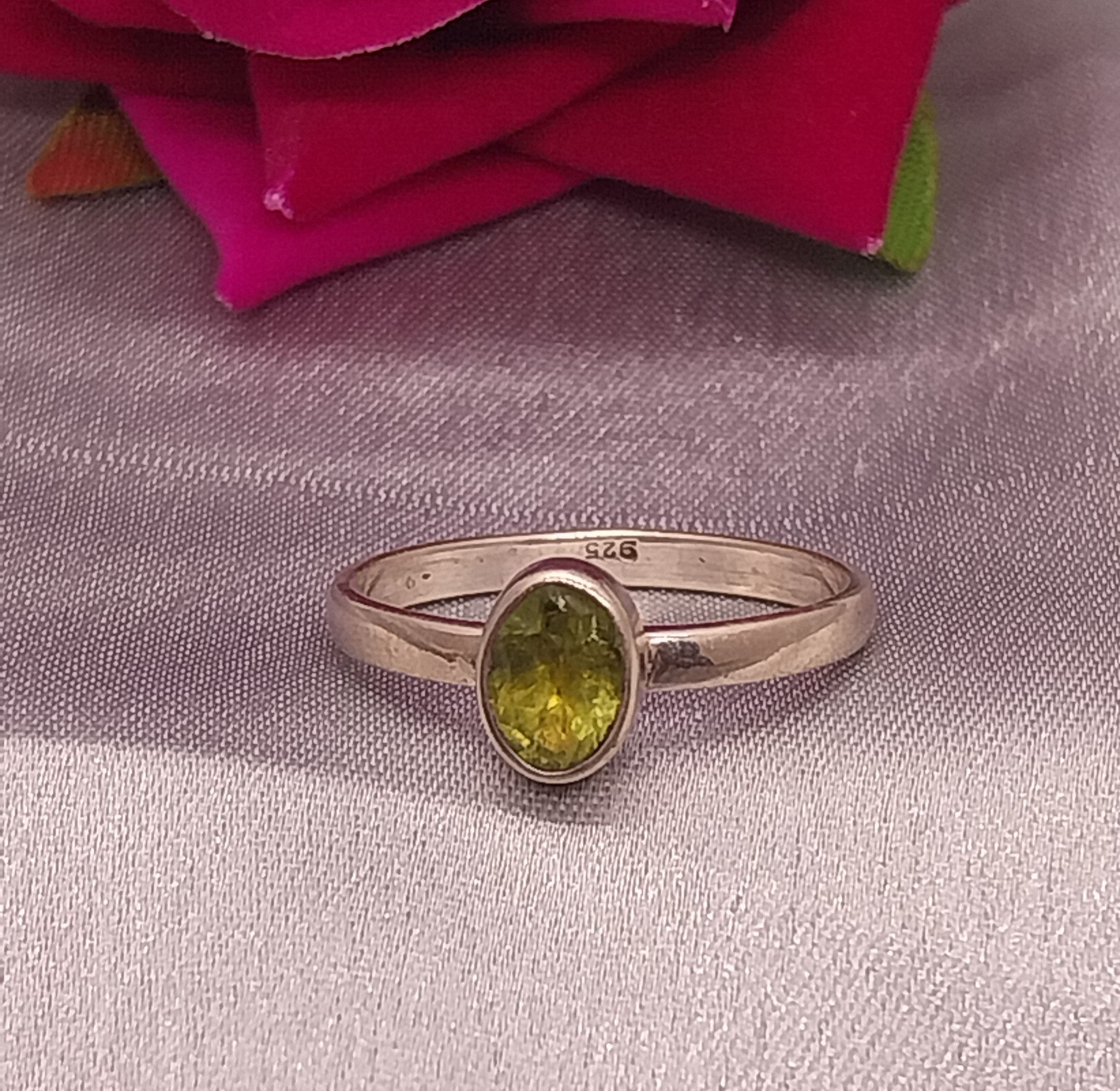 VATAVE 925 SILVER RING WITH PERIDOT GEMSTONE FORGIRLS AND WOMEN