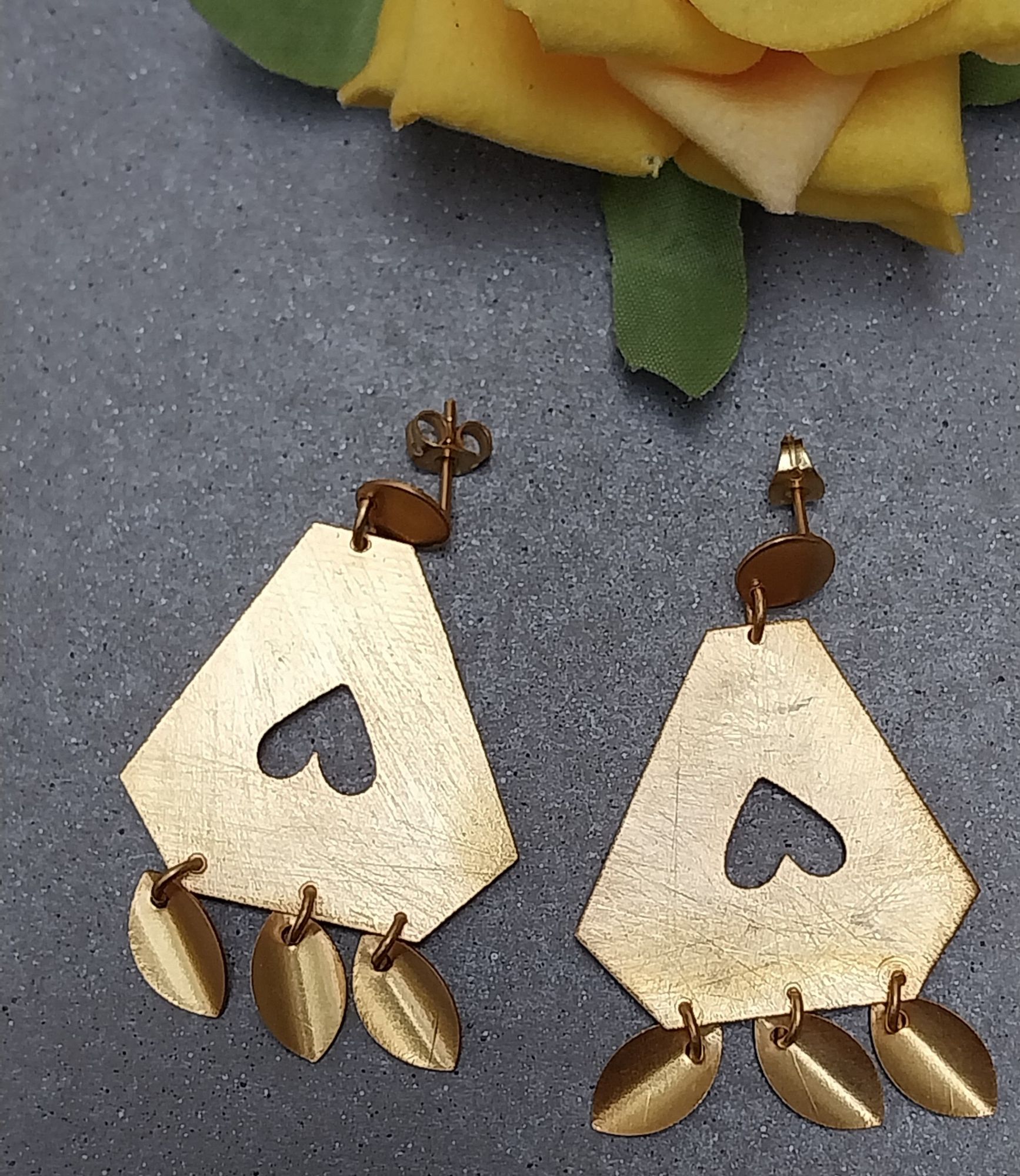 VATAVE DIAMOND SHAPE 22k GOLD PLATED BRASS EARRING FOR GIRLS AND WOMEN