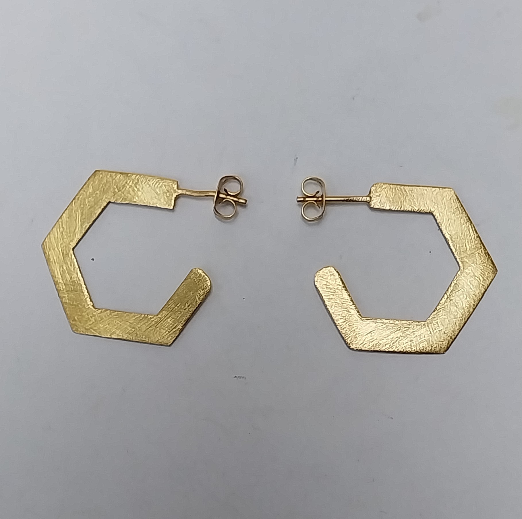 VATAVE 22k GOLD PLATED OCTOGEN SHAPE BRASS EARRING FOR LADIES AND GIRLS