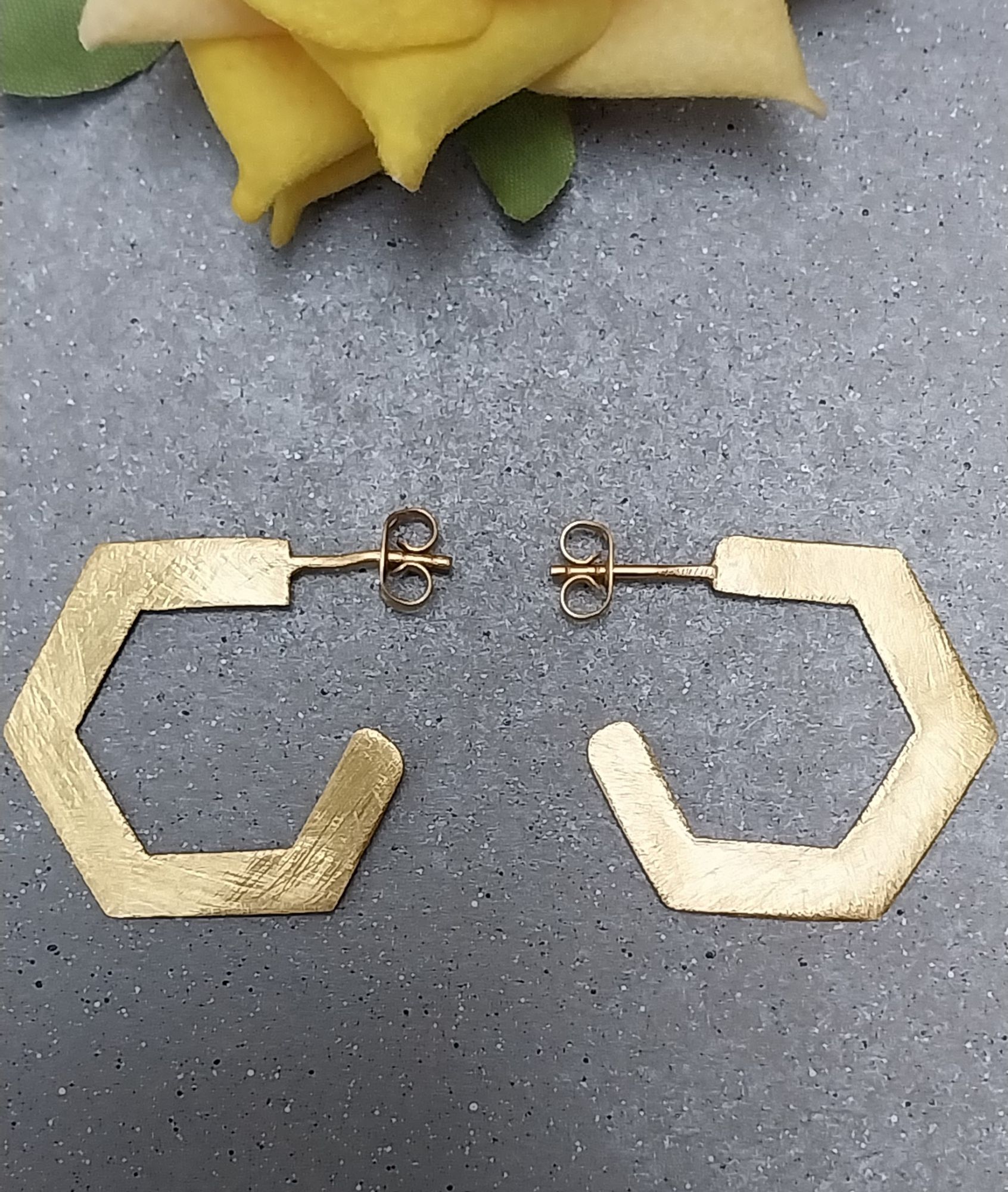 VATAVE 22k GOLD PLATED OCTOGEN SHAPE BRASS EARRING FOR LADIES AND GIRLS