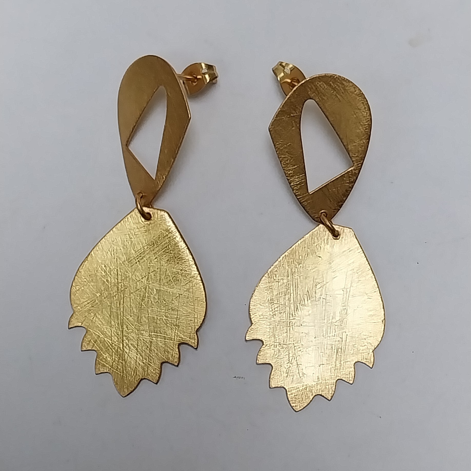 VATAVE 22k GOLD PLATED OVAL SHAPE BRASS EARRING FOR LADIES AND GIRLS