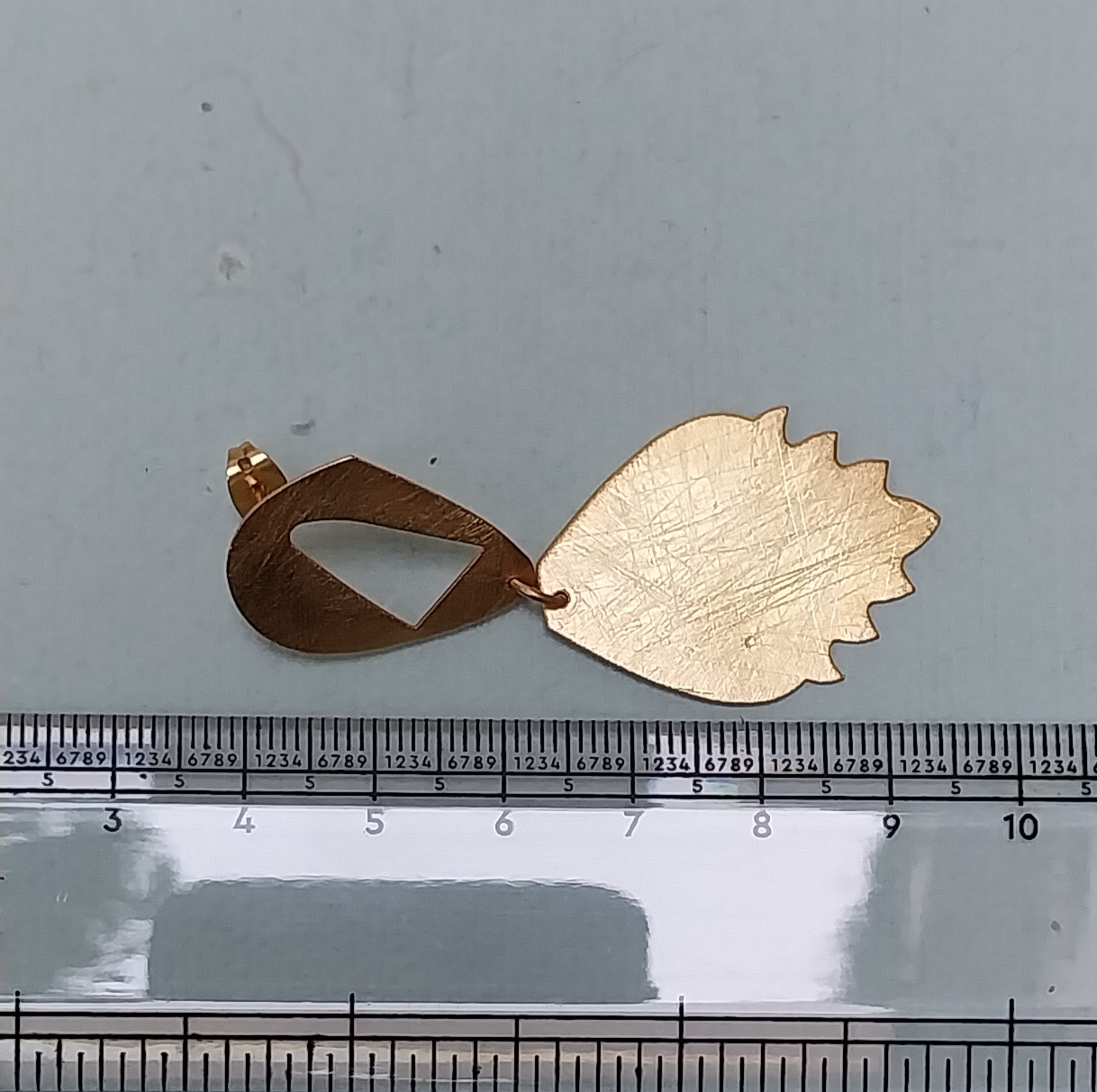 VATAVE 22k GOLD PLATED OVAL SHAPE BRASS EARRING FOR LADIES AND GIRLS