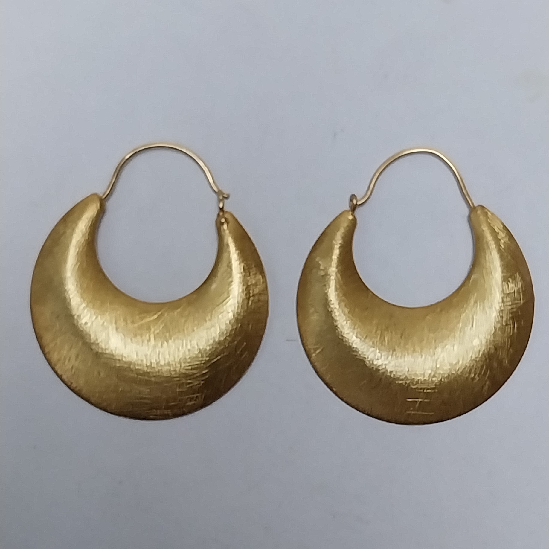 VATAVE 22k GOLD PLATED HALF CIRCLE BRASS EARRING FOR GIRLS AND WOMEN