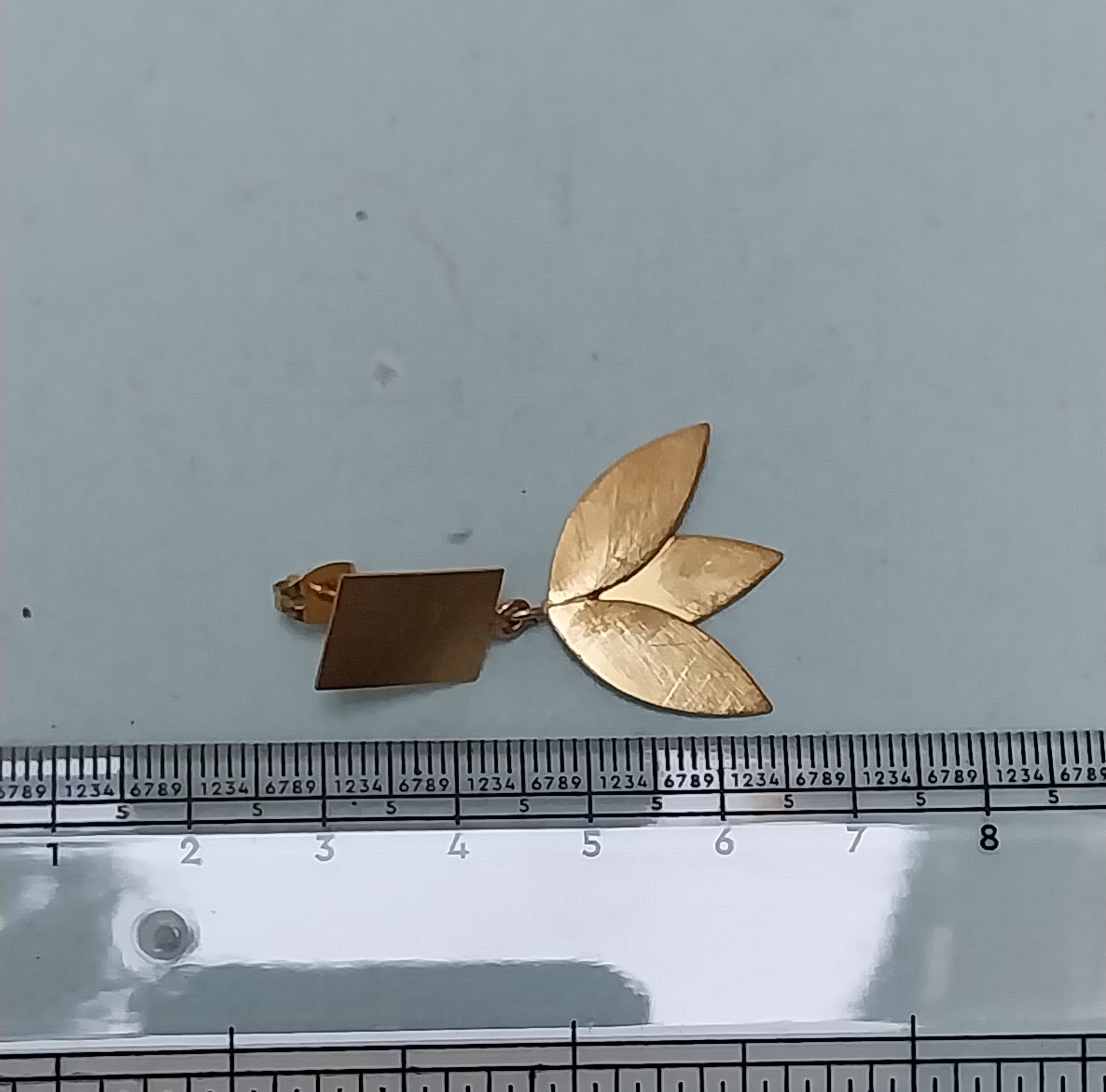 VATAVE SMALL FLOWER SHAPE 22k GOLD PLATED BRASS EARRING FOR GIRLS AND WOMEN