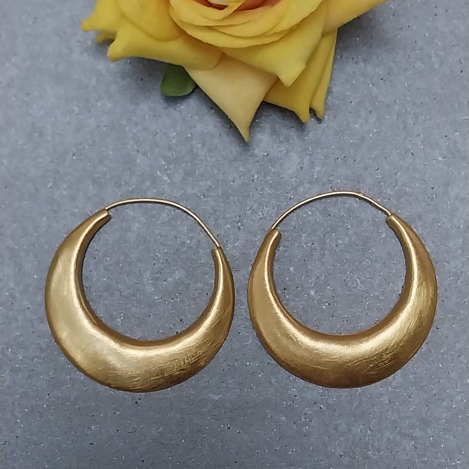 VATAVE HANDMADE CIRCLE SHAPE 22k GOLD PLATED EARRING FOR LADIES FOR ALL OCASSION