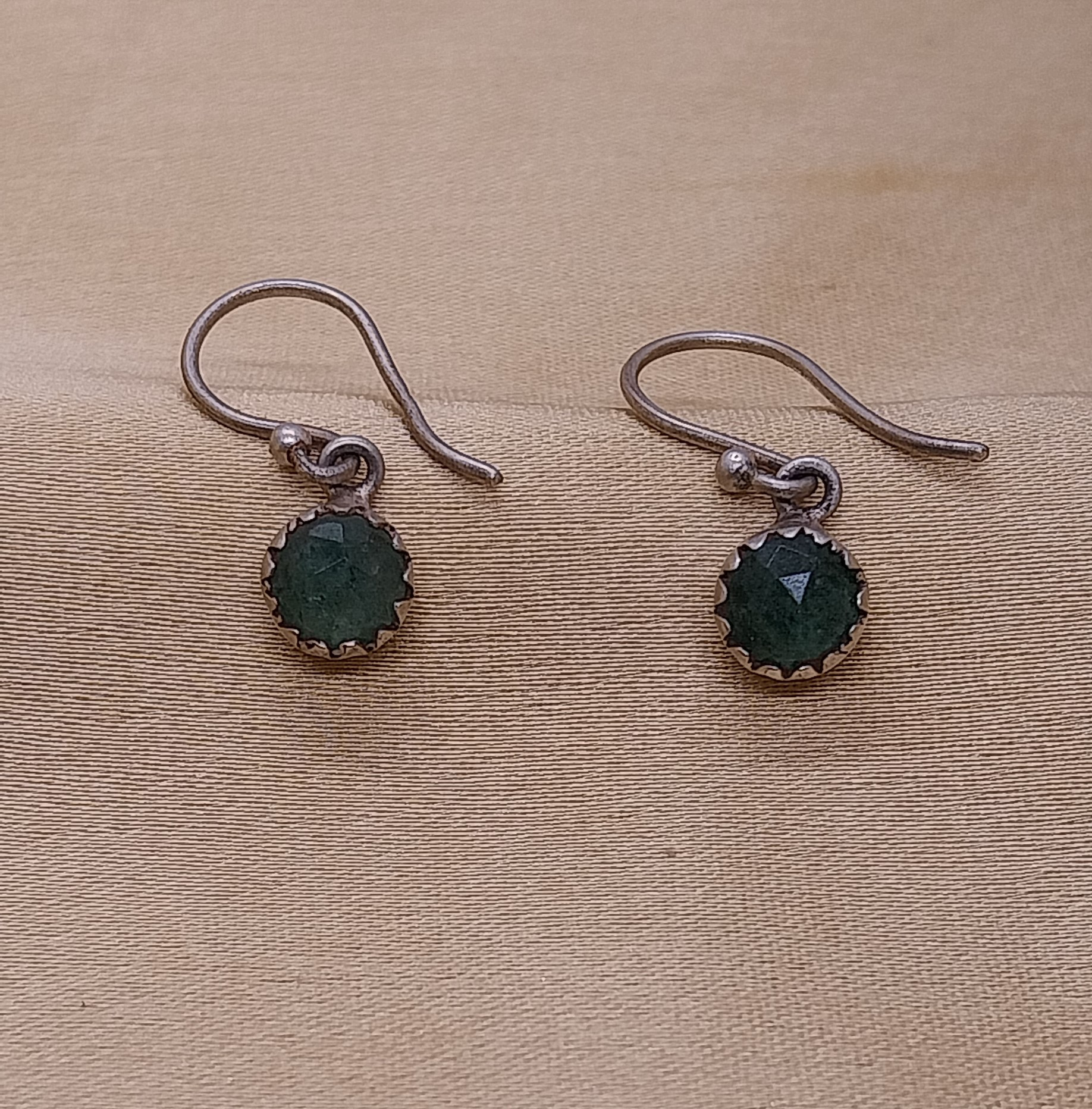 VATAVE 925 SILVER EARRING WITH GREEN AVENTURIAN GEMSTONE FOR GIRLS AND LADIES