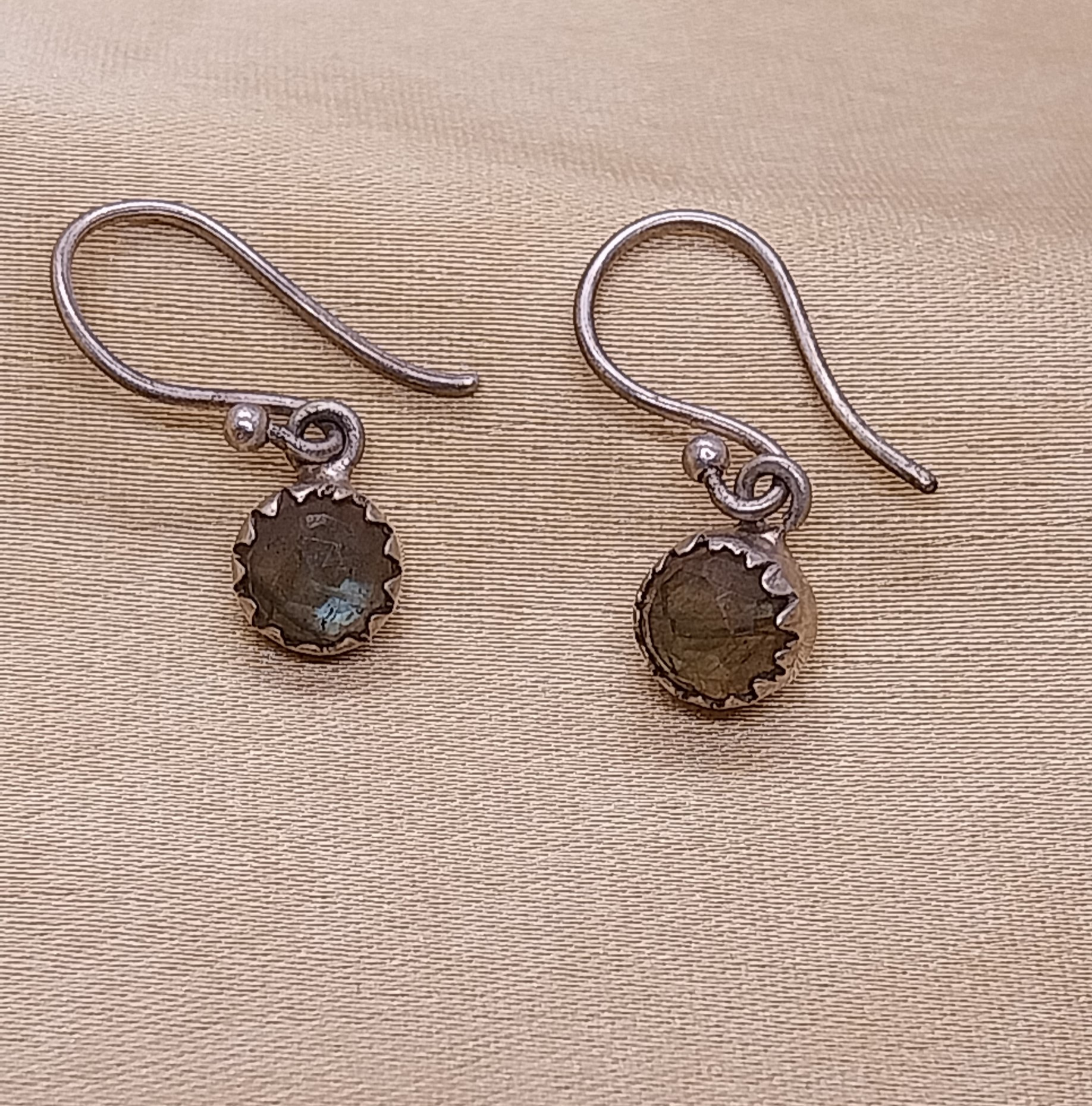 VATAVE 925 SILVER EARRING WITH LABORIDE GEMSONE FOR GIRLS AND WOMEN