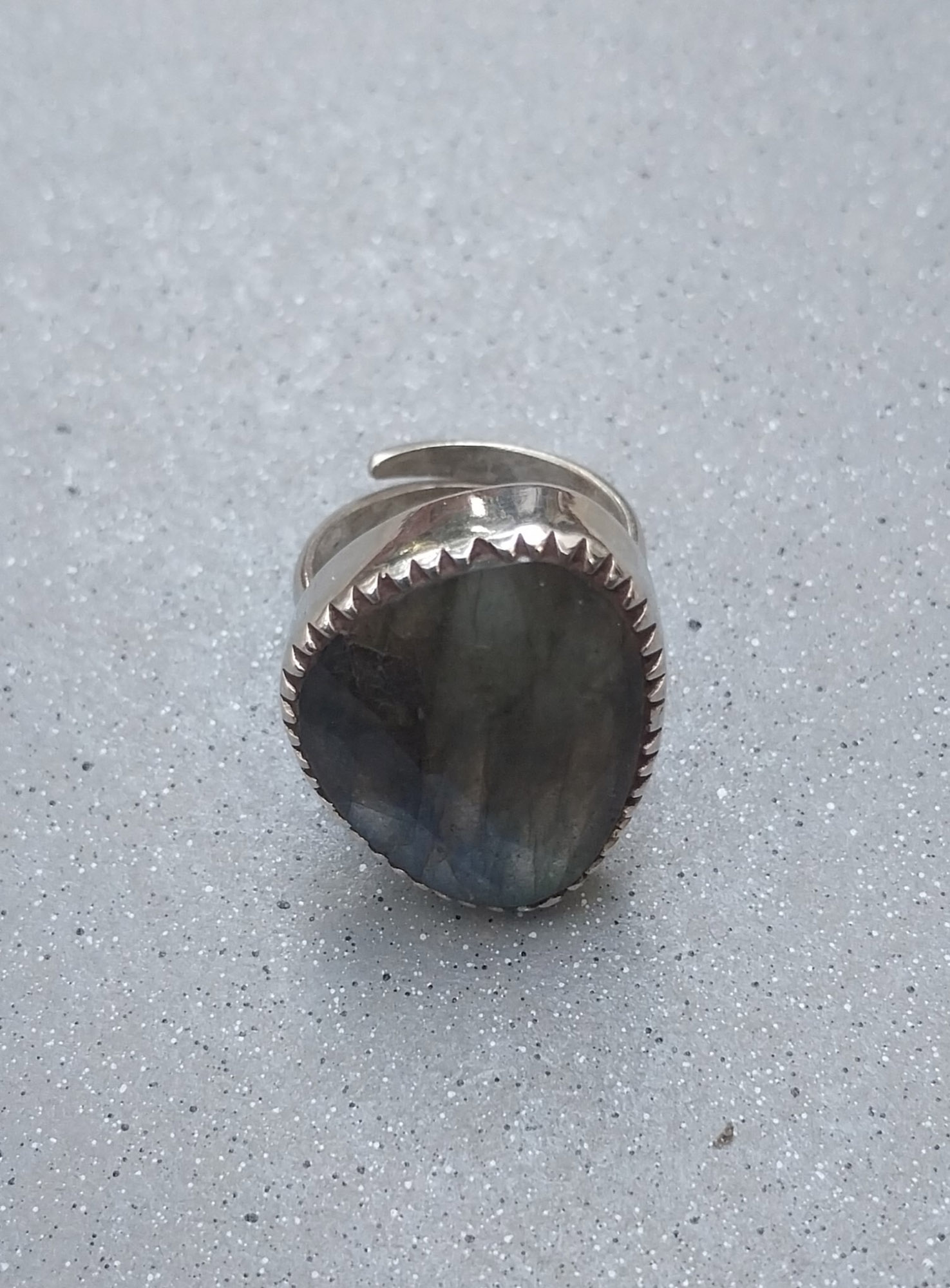 Vatave 925 Silver Ring WIth Laboride Gemstone