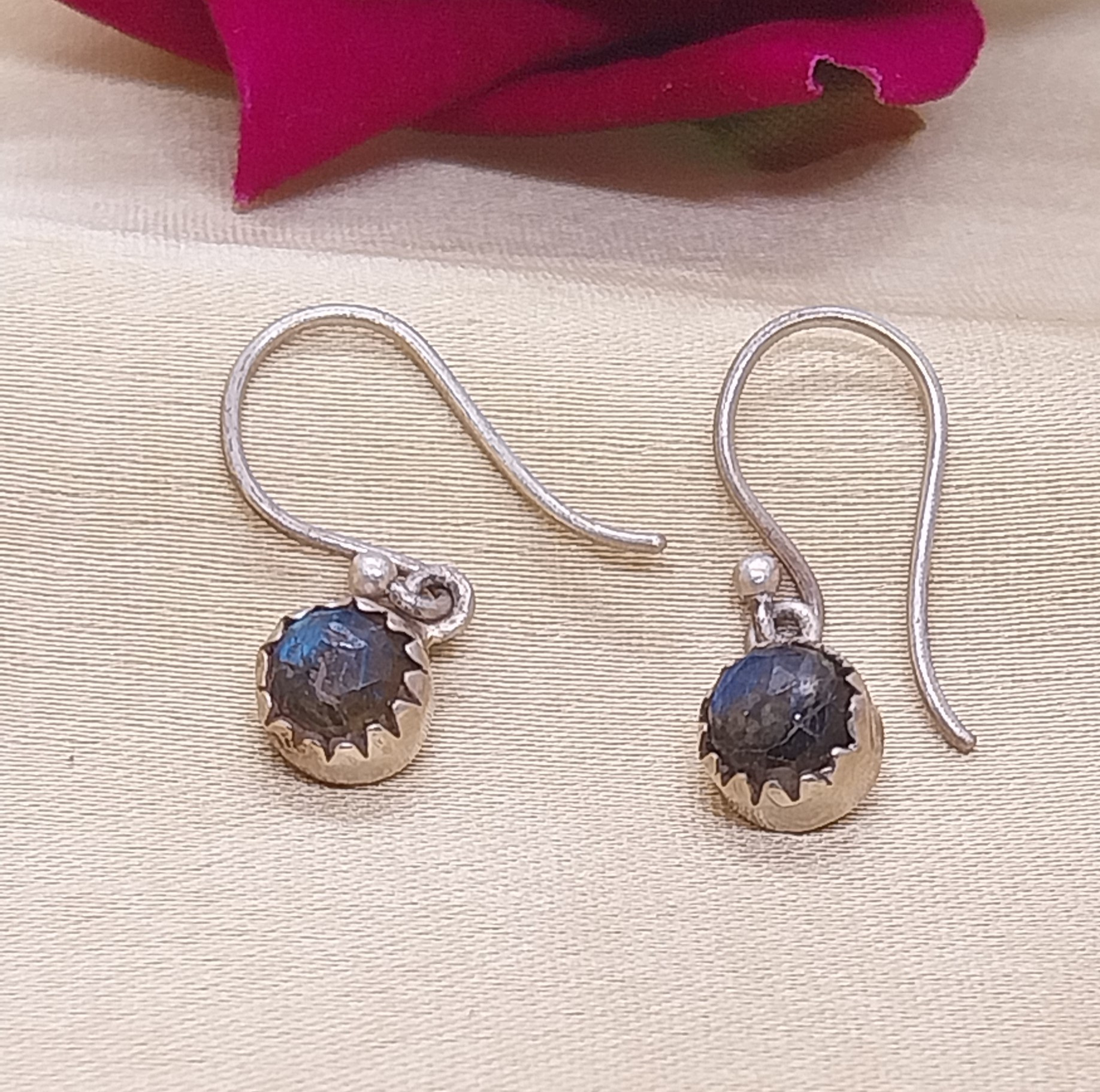 VATAVE 925 SILVER EARRINGS WITH LABORIDE GEMSTONE