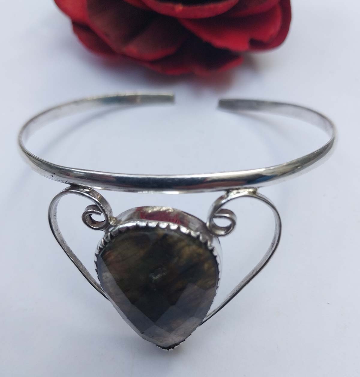 Vatave 925 silver braclet with laboride gemstone