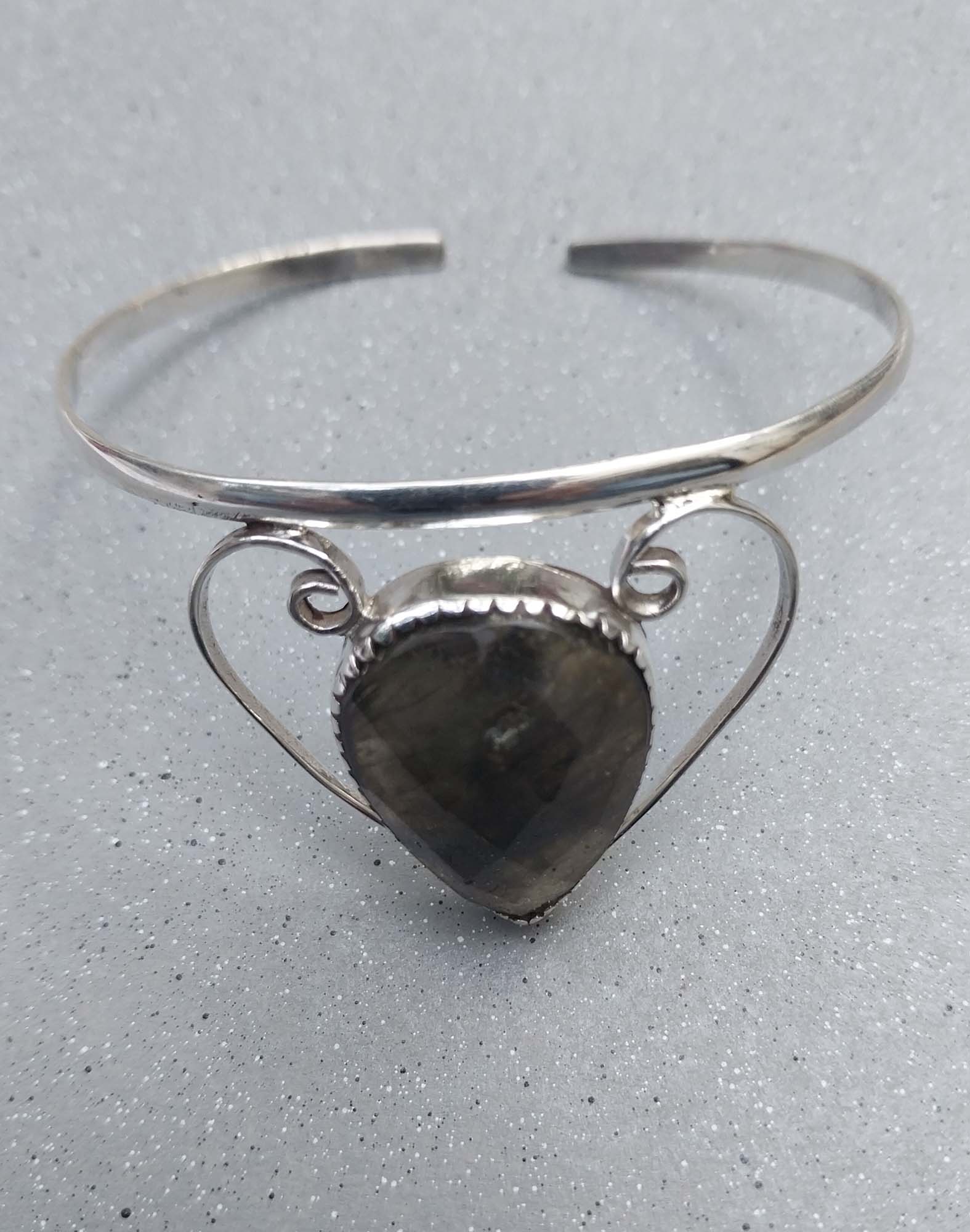 Vatave 925 silver braclet with laboride gemstone