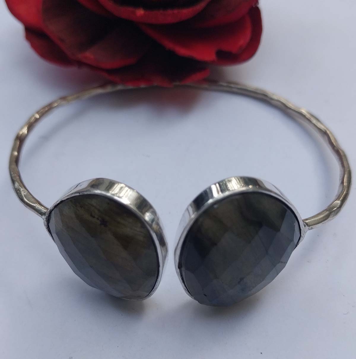 Vatave 925 silver braclet with laboride gemstone