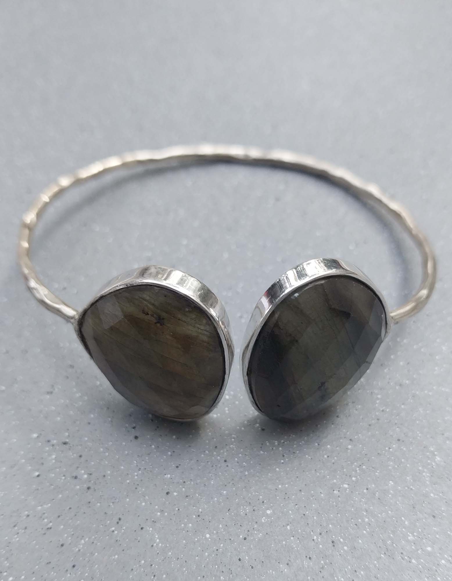 Vatave 925 silver braclet with laboride gemstone