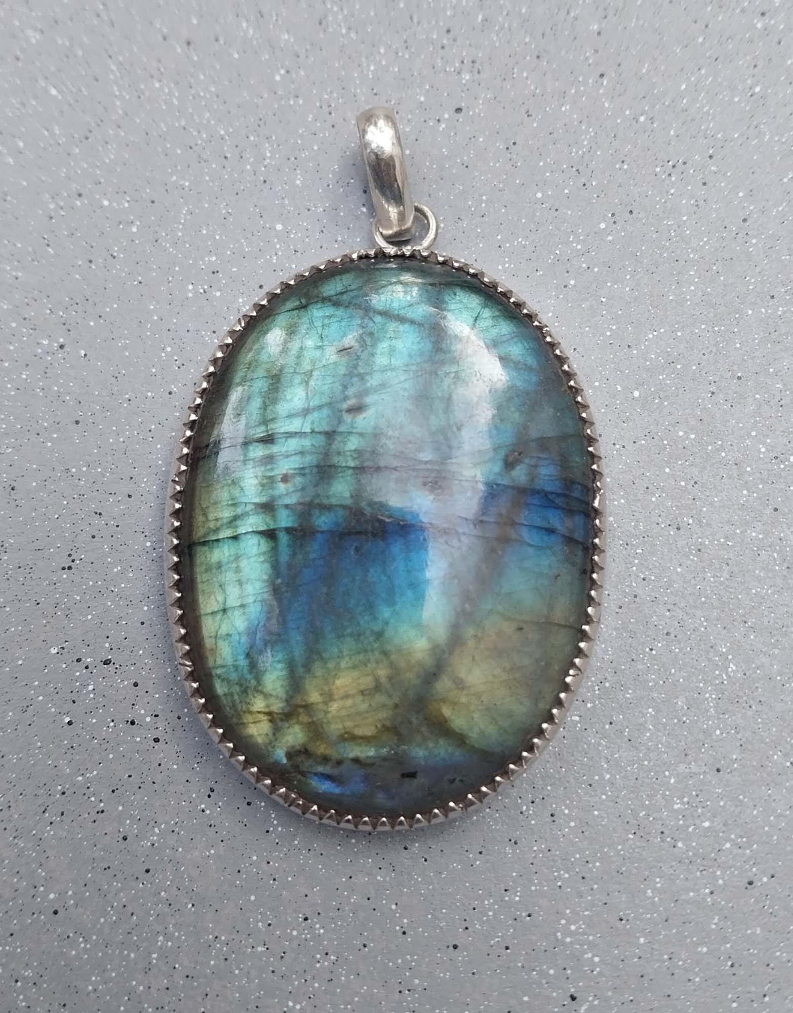 VATAVE 925 Silver Jewelry Pendnat With Big Size Oval Laboride Gemstone