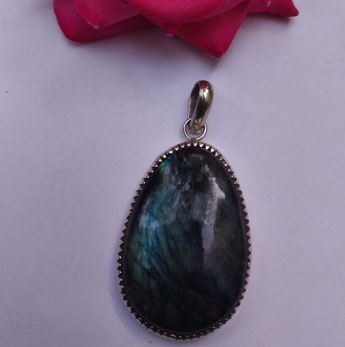 VATAVE 925 Silver Jewelry Pendant With Laboride Gemstone for Party Wear