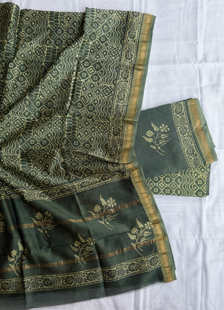 Image of Green Buta Hand Block Print Maheshwari Silk Suit Set with Dupatta
