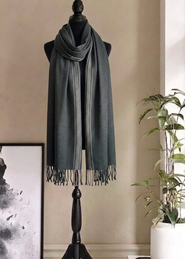 Noir Crest Shawl